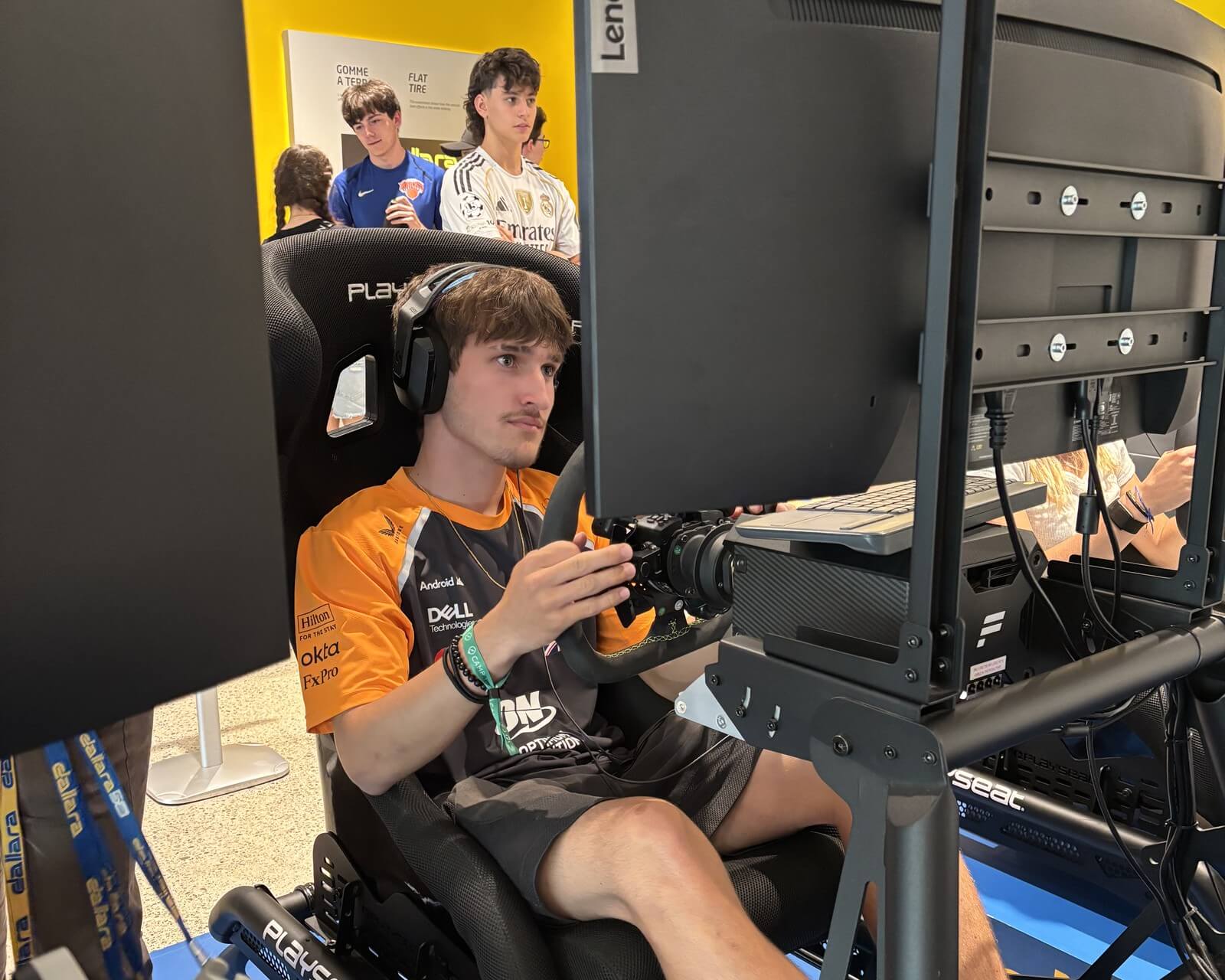 Simulador profissional Dallara AK Esports